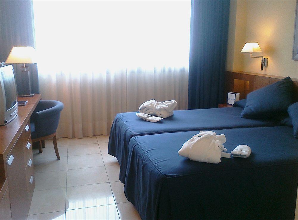 Hotel Colon Thalasso Termal Caldes D'Estrach Buitenkant foto